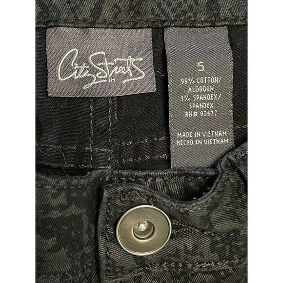 City Streets Black Python Snake Print Capri Pant Small - Picture 3 of 12